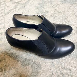 Naturalizer black leather heeled booties